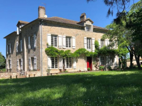 Grande maison en pierre de taille avec piscine, sauna et jacuzzi